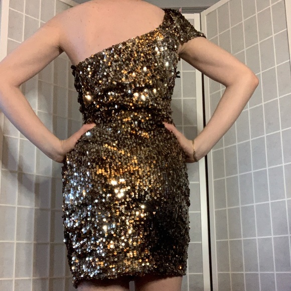 Gold large sequin short party dress - Picture 3 of 3